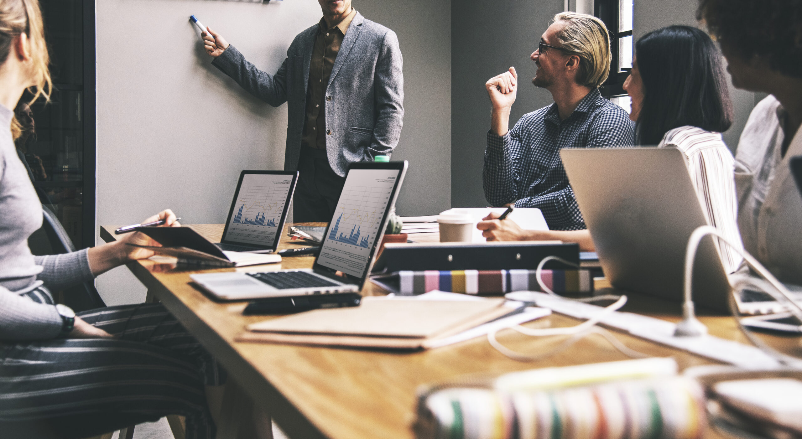 group-diverse-people-having-business-meeting